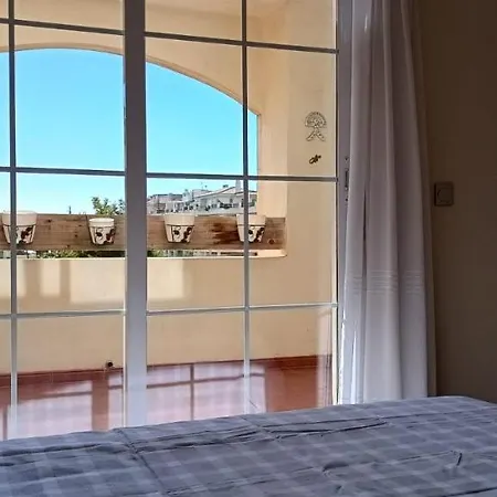 Apartment Lovely 2 Bedroom, 2 Bathroom With Pool