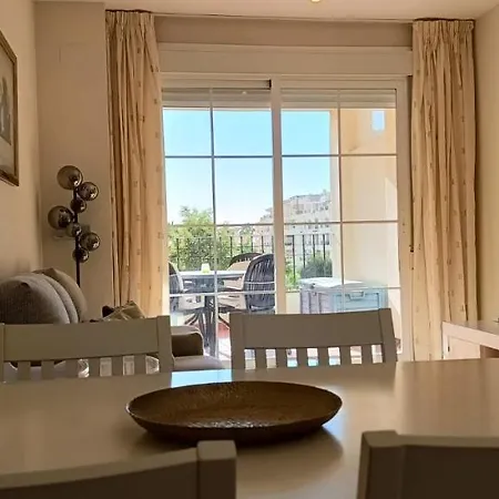Lovely 2 Bedroom, 2 Bathroom With Pool Apartment