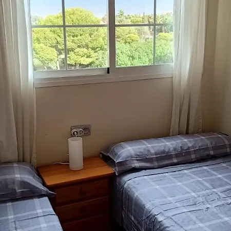 Apartment Lovely 2 Bedroom, 2 Bathroom With Pool