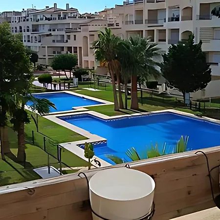 Lovely 2 Bedroom, 2 Bathroom With Pool Apartment *